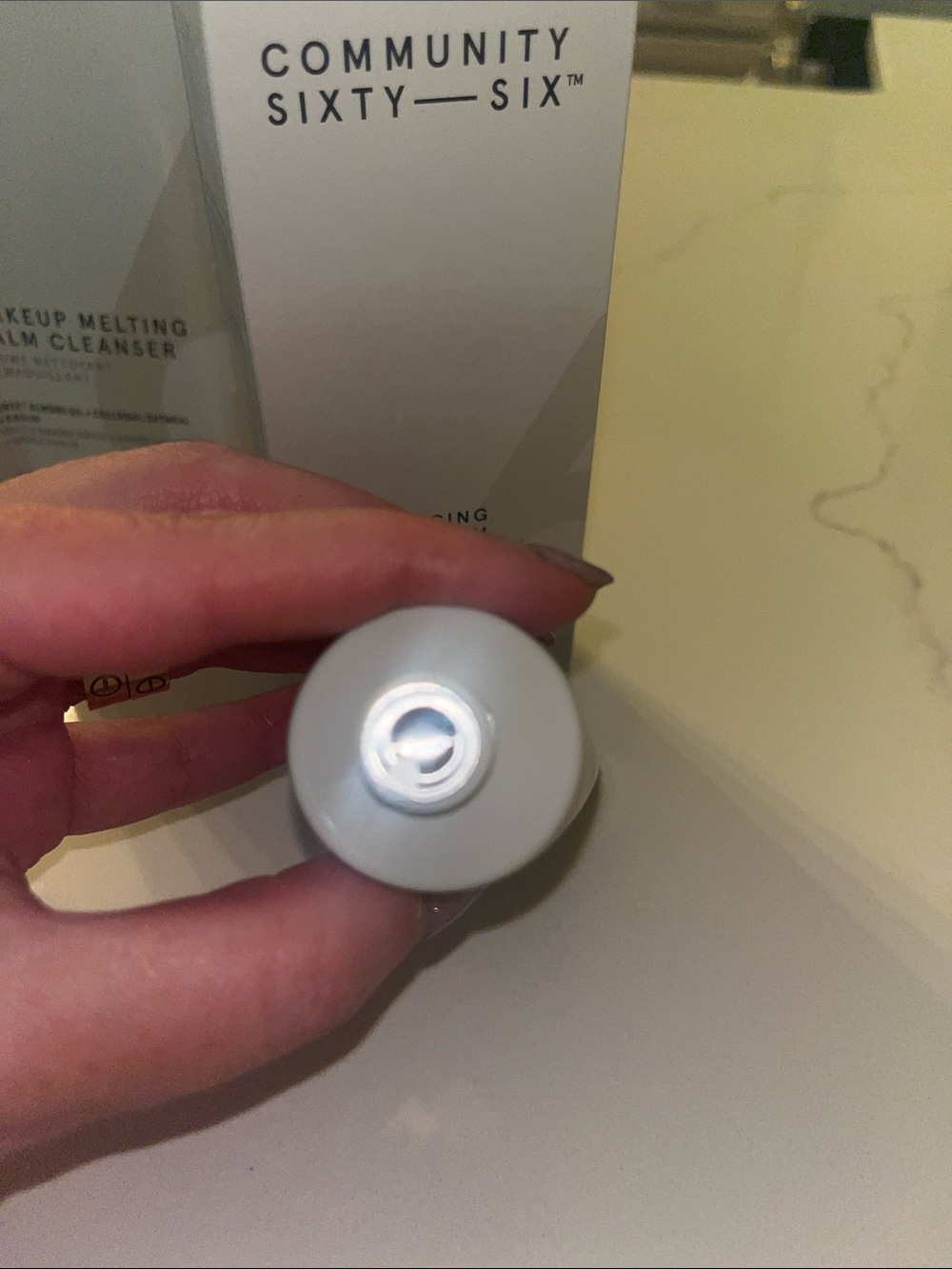Community Sixty-Six Resurfacing Night Cream - bonus Makeup up cleanser - Picture 3 of 5
